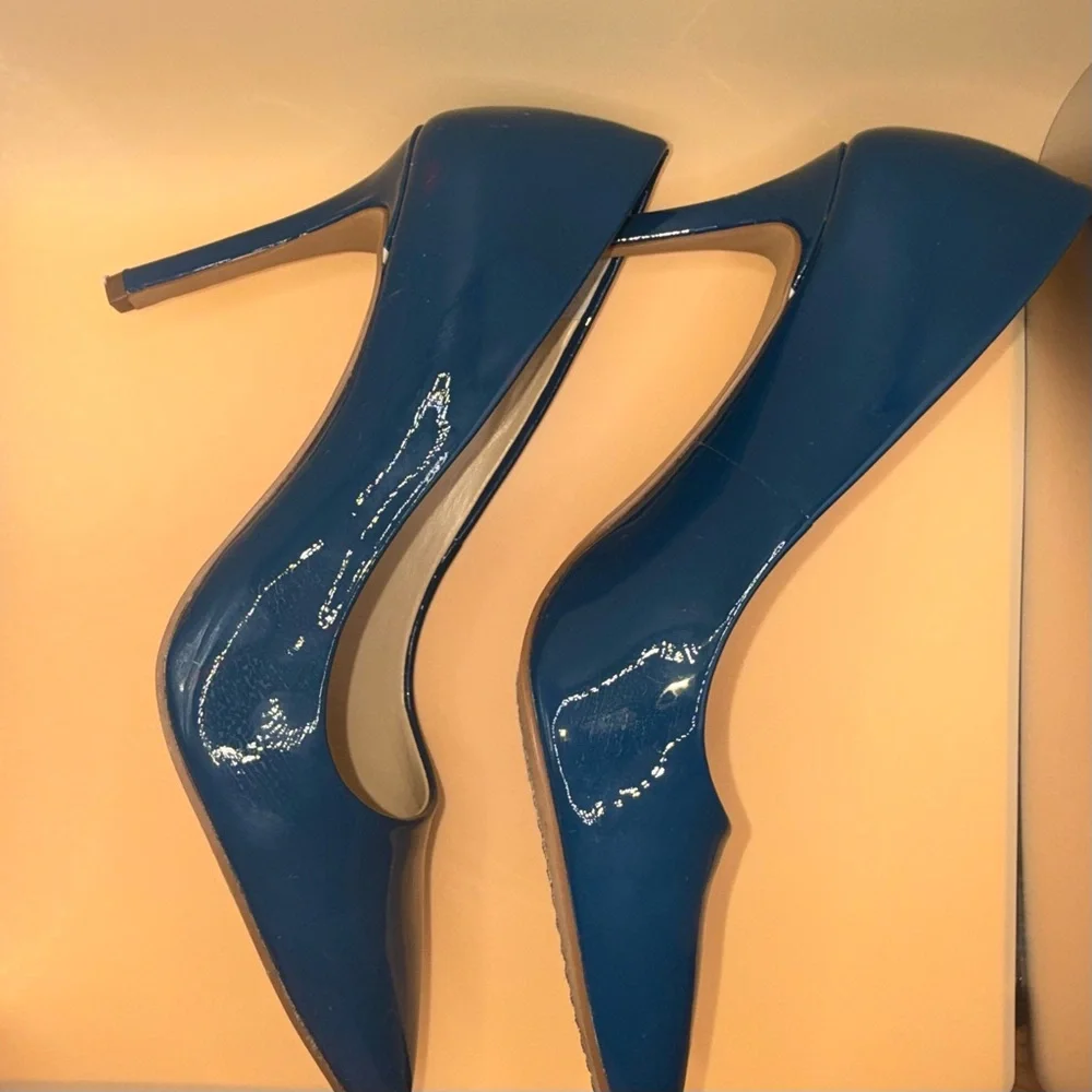 Vince Camuto glossy teal